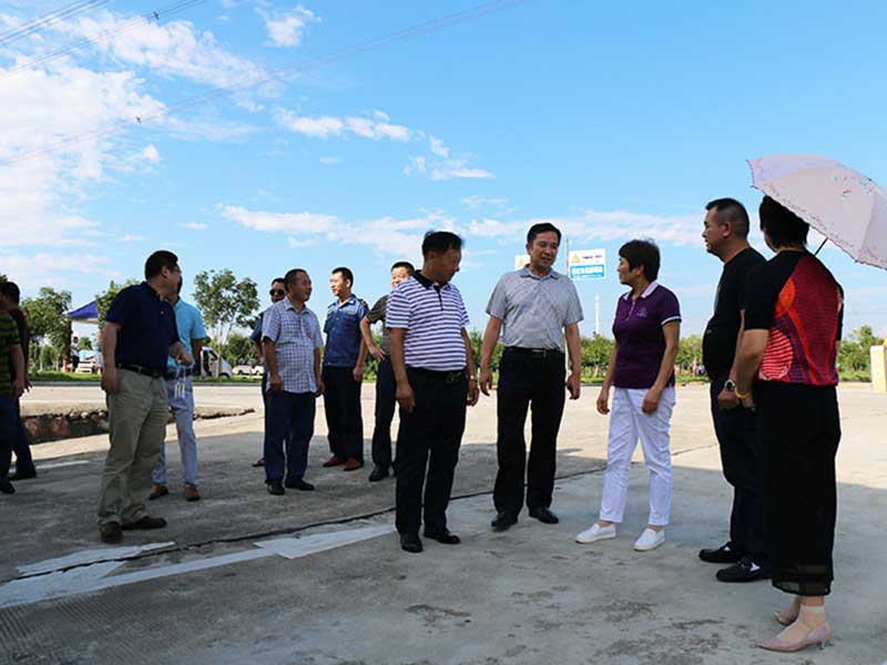 市領(lǐng)導(dǎo)來(lái)?？疾? title=